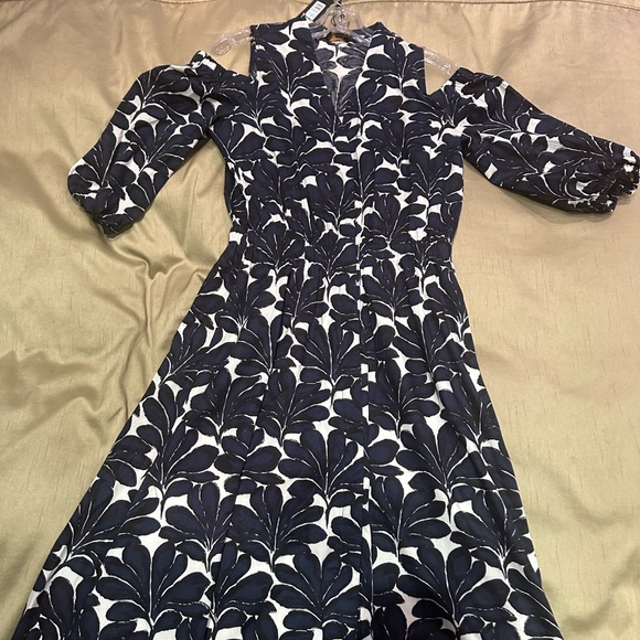 Donna Karan NWT Floral Print Cold Shoulder Dress Size 8 - Picture 6 of 12